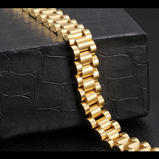 New Trendy Golden Stainless Steel Beautiful Charming Hand Chain Bracelet For Boys & Men